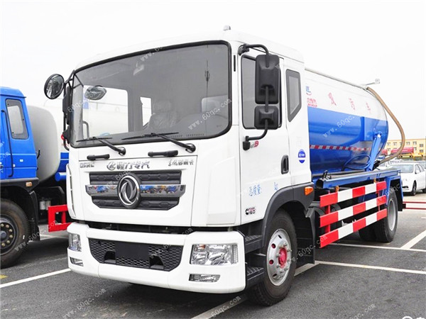 東風多利卡D9吸污車