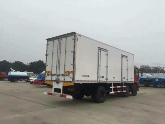 東風(fēng)天錦8.6米貨廂冷藏車(chē) 東風(fēng)天錦8.6米貨廂冷藏車(chē)