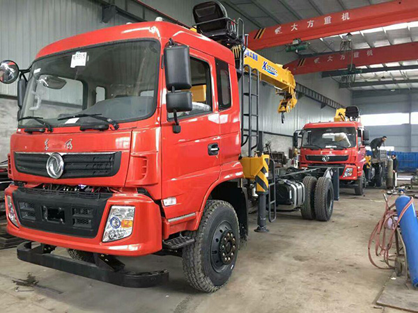 東風單橋6.1米隨車吊 東風單橋6.1米隨車吊