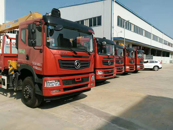 東風(fēng)征夢(mèng)后八輪8.5米隨車吊 東風(fēng)征夢(mèng)后八輪8.5米隨車吊