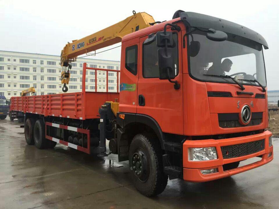 東風(fēng)廂長(zhǎng)8.5米隨車(chē)吊 東風(fēng)廂長(zhǎng)8.5米隨車(chē)吊