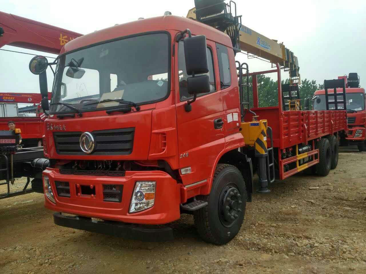 東風(fēng)廂長(zhǎng)8.5米隨車(chē)吊 東風(fēng)廂長(zhǎng)8.5米隨車(chē)吊