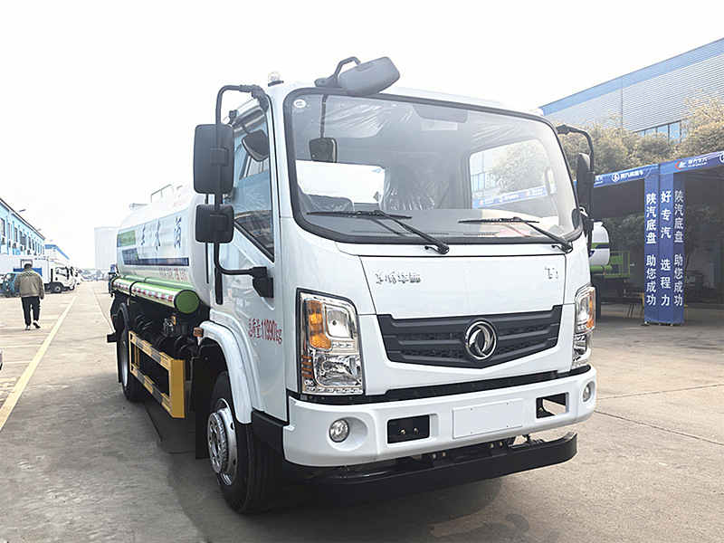 東風(fēng)華神T1灑水車 東風(fēng)華神T1灑水車