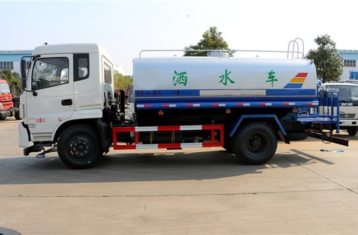 東風專底12噸灑水車