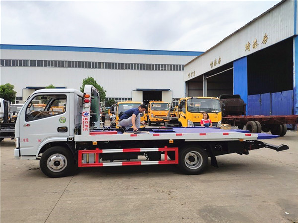 東風(fēng)多利卡藍(lán)牌一拖二清障車(chē)