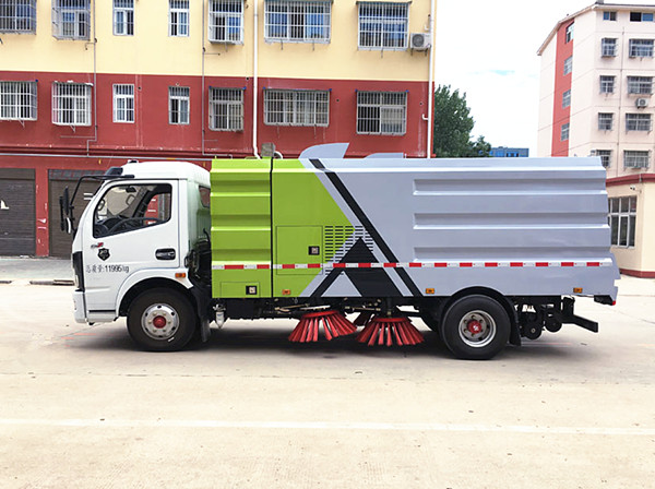 東風(fēng)多利卡8方掃路車 東風(fēng)多利卡8方掃路車