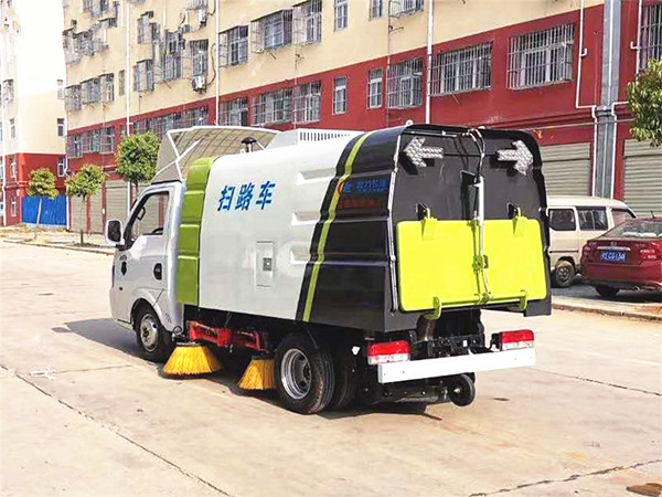 東風(fēng)途逸3方掃路車