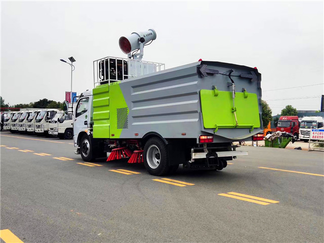 東風(fēng)福瑞卡8方掃路車(chē)